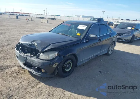 2009 Mercedes-Benz C 350 Sport z USA, uszkodzony, nr VIN WDDGF56X89R055244